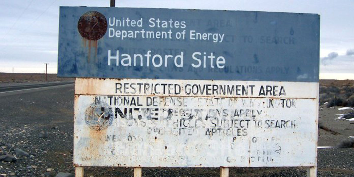 Entry sign at Hanford Nuclear Site in Washington [(CC BY-SA 3.0) TobinFricke]